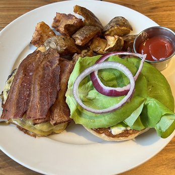 Barnes & Noble Kitchen - Brisket burger - New American Near Me - Folsom, California