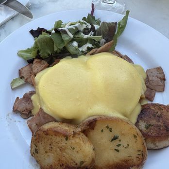 Liliha Bakery - Eggs Benedict - Bakeries Near Me - Honolulu, Hawaii