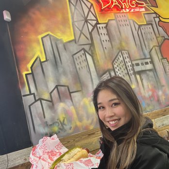 Devil Dawgs-Gold Coast - Hot Dogs Near Me - Chicago, Illinois