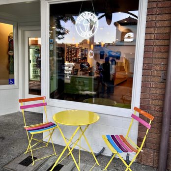 Ben & Jerry’s - Outside seating, so cute (instagram: jax.vegan.eats) - Ice Cream & Frozen Yogurt Near Me - Folsom, California