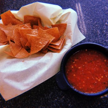 El Mixteca Restaurant - Fresh and warm chips and salsa - Mexican Near Me - South Gate, California El Mixteca Restaurant - Fresh and warm chips and salsa - Mexican Near Me - South Gate, California