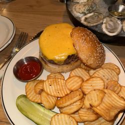 Sag Harbor Tavern - Burger