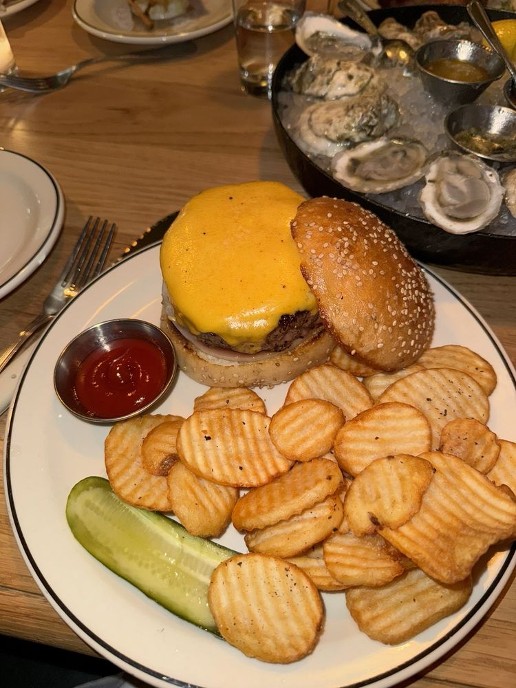 Sag Harbor Tavern Logo