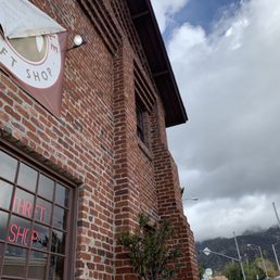 Exterior photo of Full Circle Thrift - Altadena, California Exterior photo of Full Circle Thrift - Altadena, California