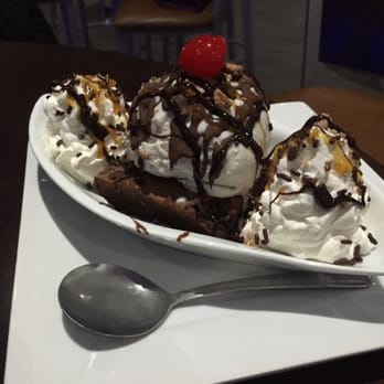 Main Event Grapevine - Brownie Sunday with peanut butter sauce. Pretty pretty good. - Bowling Near Me - Grapevine, Texas