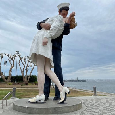 UNCONDITIONAL SURRENDER STATUE - EMBRACING PEACE - Updated June 2025 ...