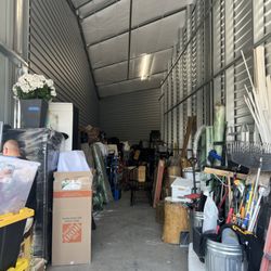 Frank’s Moving & Junk Removal - Perfect walkway for storage unit