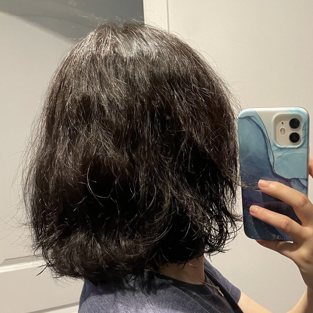 The hair after perm looks very messy and no shape at all.