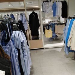 H & M