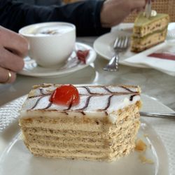 Café Gloriette - Gluten free hazelnut cake, too sweet