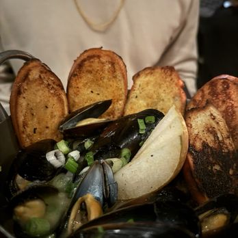 Little Bad Wolf - Mussles - American Near Me - Chicago, Illinois