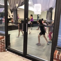 Pivot Dance Center - Beginning HipHop.