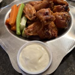 Hurley Mountain Inn - Chicken wings!