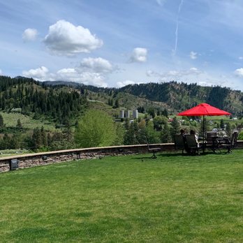 Silvara Cellars - Beautiful views surrounding apple orchard - Wine Tasting Room Near Me - Leavenworth, Washington