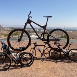 Ebike behind the Giant Ebike behind the Giant