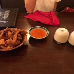 Cheng's Garden - Cups directly on table surface.
