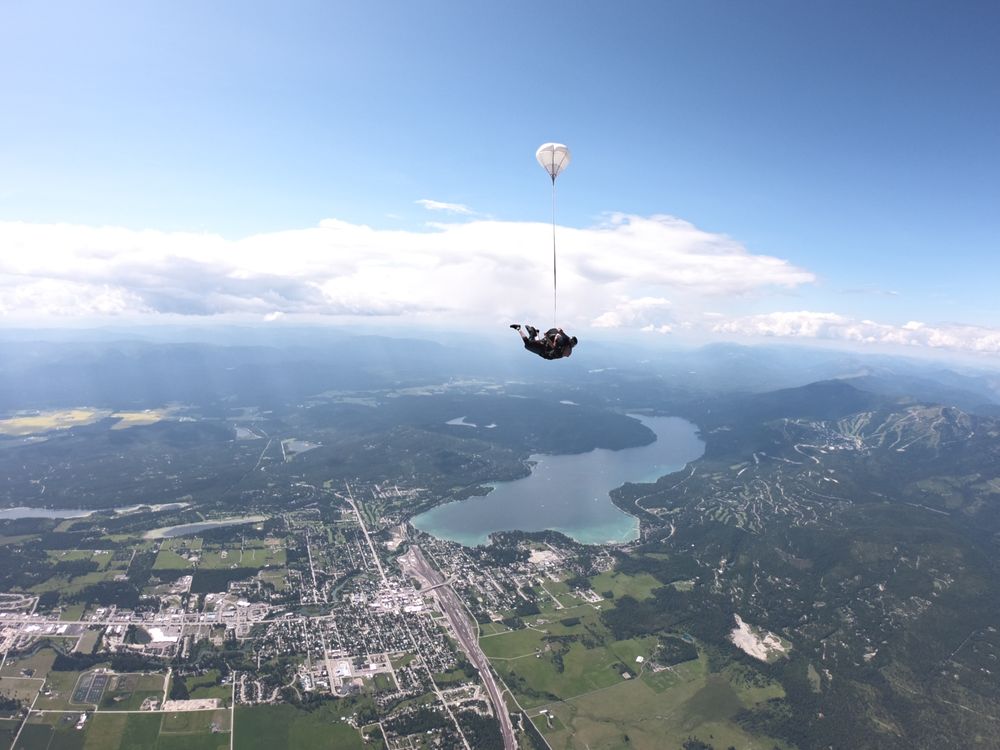 Skydive Whitefish Logo