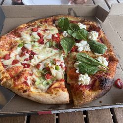 Brendy's Pizza - Excellent pizza with local vibe. Very fresh and crunchy dough. Good local craft beers. Also have a drive thru... echelé!