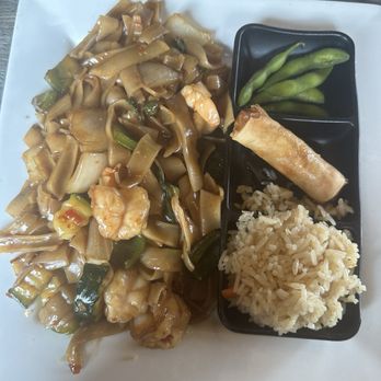 Cafe Equator - Pad Kee Mow (Drunken Noodles) Shrimp - Thai Near Me - Metairie, Louisiana
