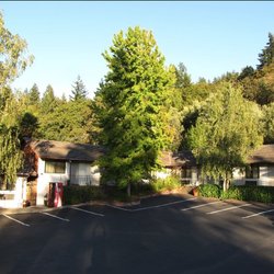 Humboldt Redwoods, Inn