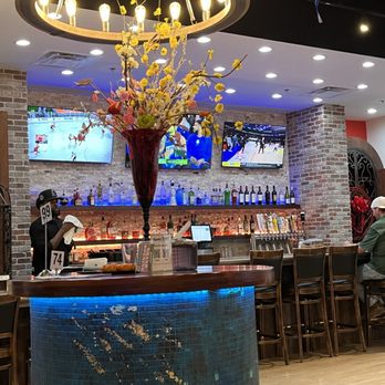 Round Table Pizza - Bar area. - Pizza Near Me - Richmond, Texas