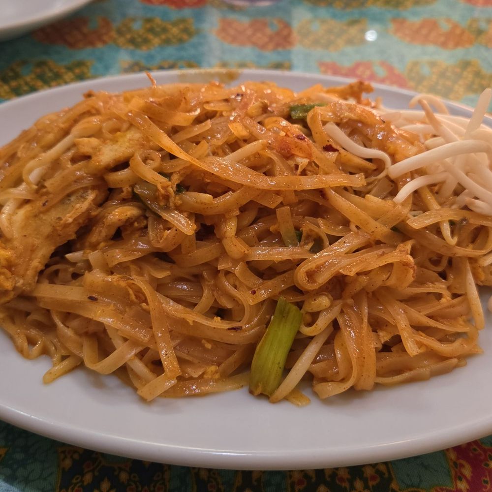 Ontar Thai Restaurant - Pad Thai with Chicken - Thai Near Me - Ontario, California Ontar Thai Restaurant - Pad Thai with Chicken - Thai Near Me - Ontario, California