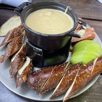 Windsor - Pretzel board with apples and sausage - New American Near Me - Phoenix, Arizona Windsor - Pretzel board with apples and sausage - New American Near Me - Phoenix, Arizona