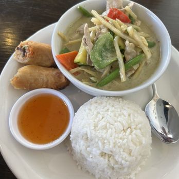 Be Thai Restaurant - Spicy Pork green curry lunch. - Thai Near Me - Boise, Idaho