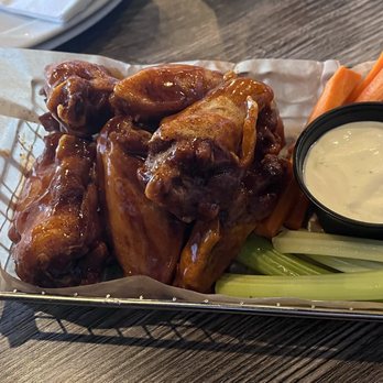 brews - A Taphouse and Gourmet Burger Joint - Wings - Burgers Near Me - Gilbert, Arizona brews - A Taphouse and Gourmet Burger Joint - Wings - Burgers Near Me - Gilbert, Arizona