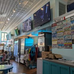 Island Time Ice Cream & Frozen Yogurt - Inside the store