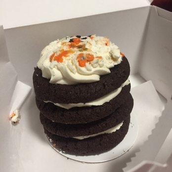 Magnolia Bakery - 10/21/18 icebox single $5 - Bakeries Near Me - Chicago, Illinois