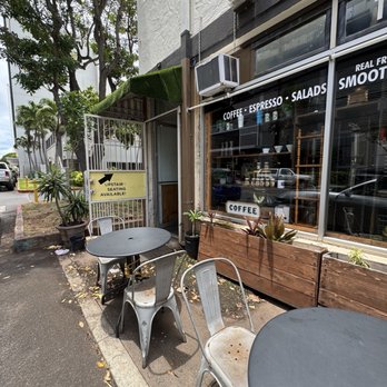Aloha Bakehouse & Cafe - Outdoor seating - Coffee & Tea Near Me - Honolulu, Hawaii