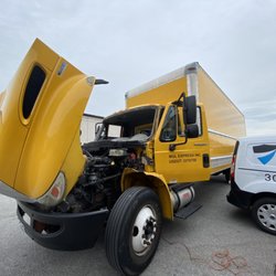 Pro Guard Auto Glass - 2013 freightliner M2 Windshield replacement