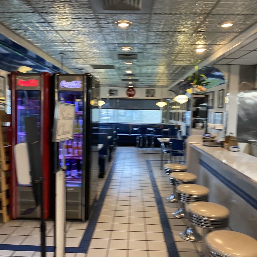 Blue Moon Diner - Inside - American Near Me - Beaverton, Oregon