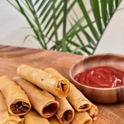 Liv's Lumpias - Satisfy your lumpia craving! Call/Text for your lunch or dinner plate or for your next event. 3 650-333-5834