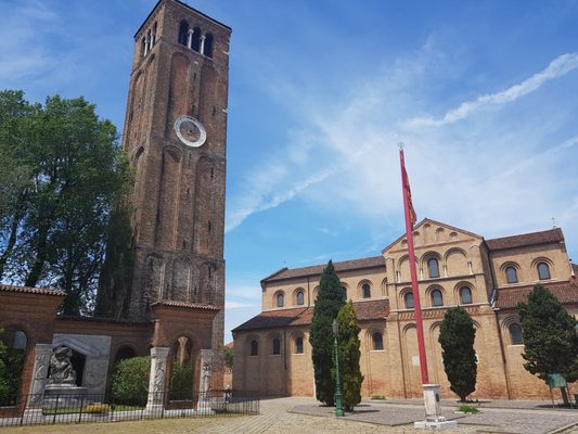Basilica dei Santi Maria e Donato by null