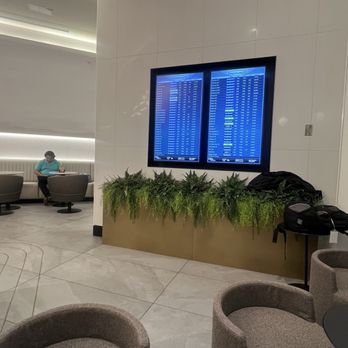The Club - Flight board - Airport Lounges Near Me - Chicago, Illinois