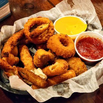 Village Pizza & Pub - Pizza Near Me - Elgin, Illinois