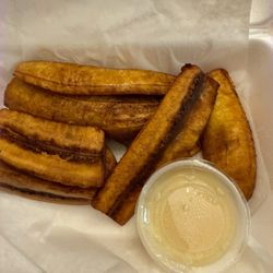 Antojitos Salvadoreños - Plantains w lechera