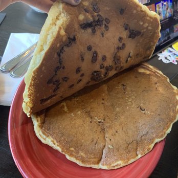 Red’s Kitchen + Tavern - GIANT pancakes - American Near Me - Seabrook, New Hampshire