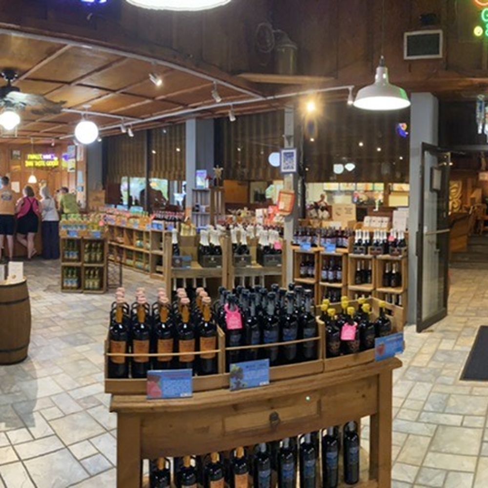 Florida Orange Groves Winery - Panarama of the store area - Wine Bars Near Me - South Pasadena, Florida