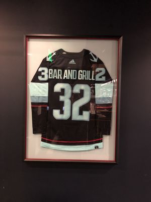 32 Bar & Grill by null
