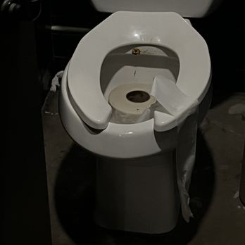 Bar Bara - disgusting dirty toilet. - Italian Near Me - Montreal, Quebec