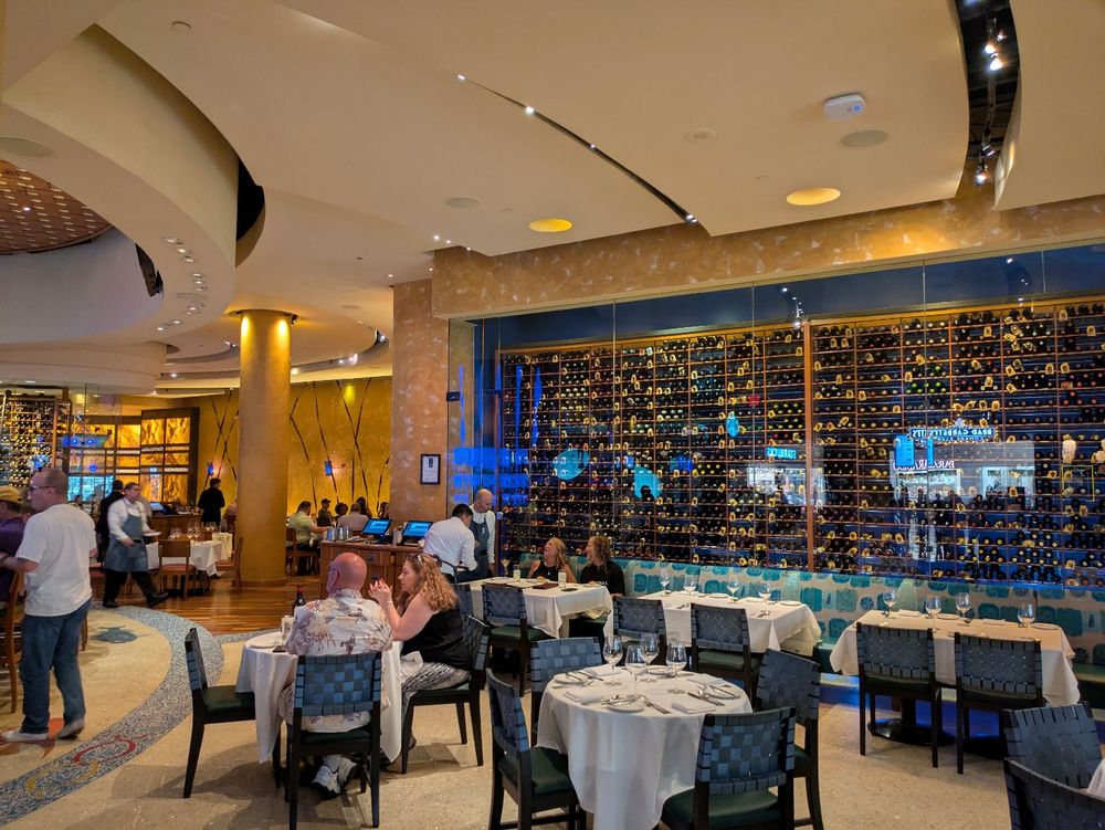 Emeril’s New Orleans Fish House - Photo 2