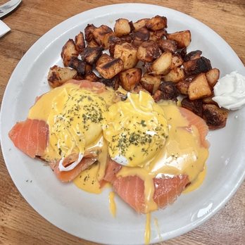 Lynn & Lu's Escapade Cafe - Lox eggs Benedict - Breakfast & Brunch Near Me - Oakland, California Lynn & Lu's Escapade Cafe - Lox eggs Benedict - Breakfast & Brunch Near Me - Oakland, California