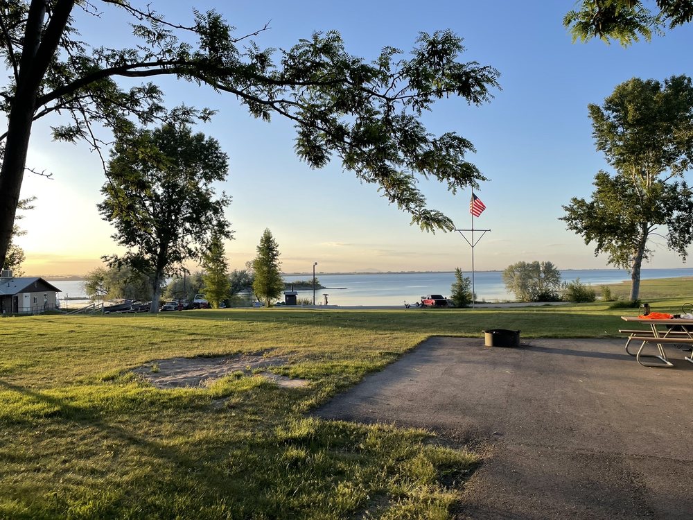 WILLOW BAY RESORT Updated September 2024 13 Photos 2700 Marina Rd