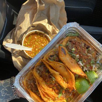 Birria-Landia - Tacos and consome - Food Trucks Near Me - Brooklyn, New York Birria-Landia - Tacos and consome - Food Trucks Near Me - Brooklyn, New York