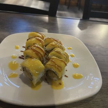 Hon Sushi - Shrimp and Mango roll - Sushi Bars Near Me - Corona, California