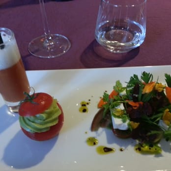 Entre Vigne et Garrigue - Crab and hierloom tomato appetizer with gaspacho and sorbet. - French Near Me - Pujaut, 30