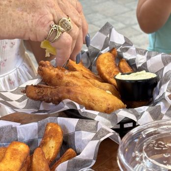 Auld Dubliner Tahoe - Chips - Irish Near Me - Olympic Valley, California